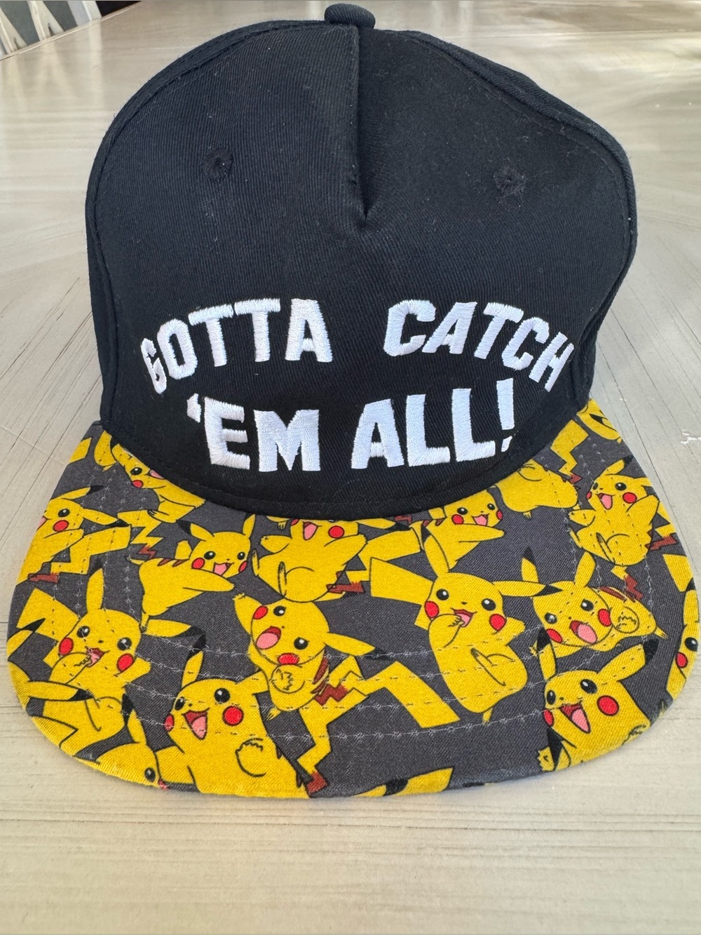 Pokémon Gotta Catch ’Em All! Pikachu Snapback Hat Flat Bill Black -Youth OSFM